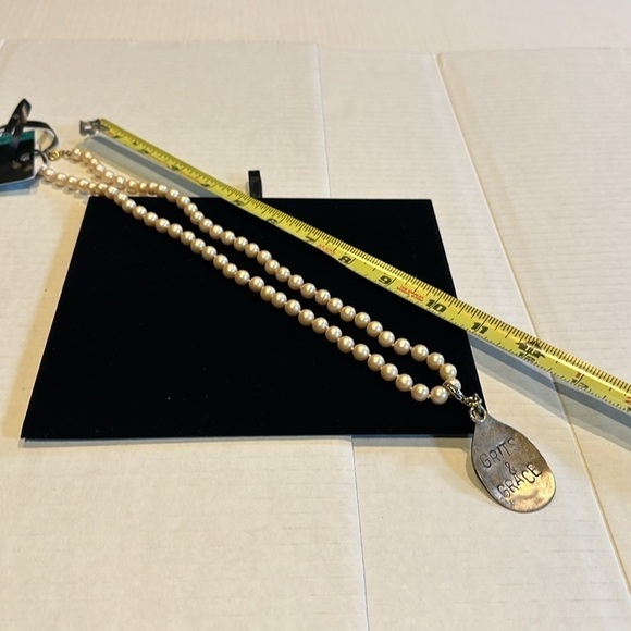 NWT pearl faux necklace with Grits & Grace saying in front removable charm w box - Picture 3 of 8